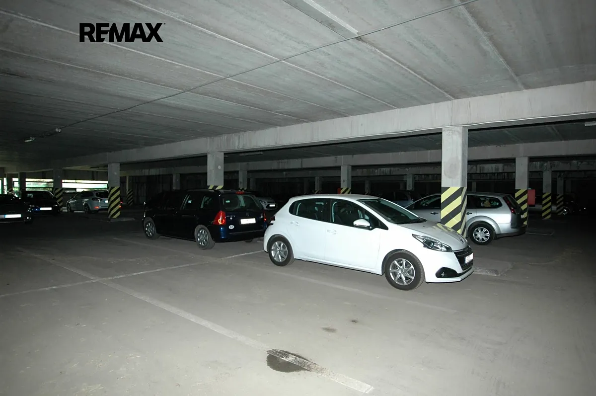 Pronájem garážového stání 6 m²